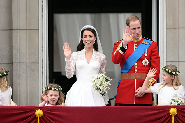 Britain's royal wedding: kiss of the century!