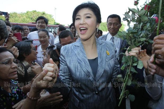 Former prime minister Yingluck Shinawatra meets supporters at the Supreme Court on Friday as she attends the third day of prosecution witness testimony in her trial for negligence related to her government's rice-pledging programme. (Photo by Apichit Jinakul)