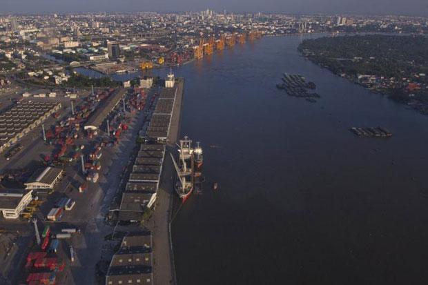 The Khlong Toey port is seen along the Chao Phraya River. (Reuters photo)