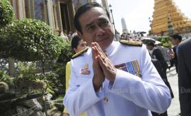 Prayut's heart of gold plated amulets
