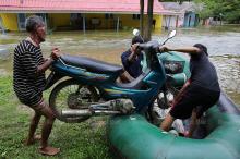 Fighting floods in Phetchaburi