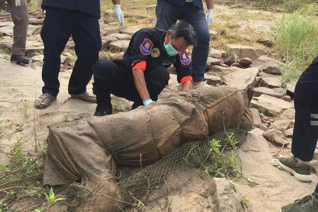 Cops trying to ID body found naked and stuffed into 